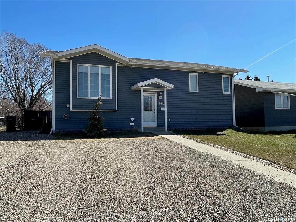 Main Photo: 2492 100th Street in North Battleford: Fairview Heights Residential for sale : MLS®# SK920220