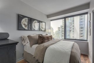 Photo 15: 1302 1333 W GEORGIA Street in Vancouver: Coal Harbour Condo for sale in "Qube" (Vancouver West)  : MLS®# R2315765