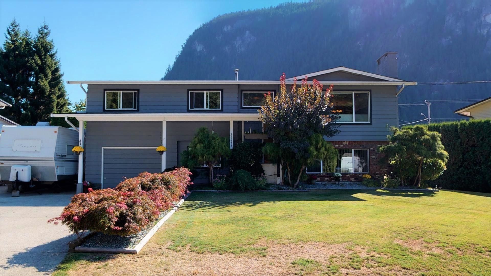 Main Photo: 38244 JUNIPER Crescent in Squamish: Valleycliffe House for sale : MLS®# R2616219