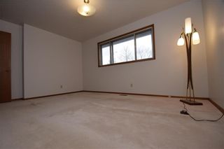 Photo 14: 33 Kenville Crescent in Winnipeg: Maples Residential for sale (4H)  : MLS®# 202308922