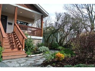 Photo 1: 870 Brett Ave in VICTORIA: SE Swan Lake House for sale (Saanich East)  : MLS®# 633915
