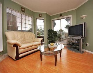 Photo 2: 308 8633 SW MARINE Drive in Vancouver: Marpole Condo for sale in "SOUTHBEND" (Vancouver West)  : MLS®# V765921