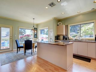 Photo 10: 9 2200 Arbutus Cove Lane in Saanich: SE Arbutus Row/Townhouse for sale (Saanich East)  : MLS®# 931821