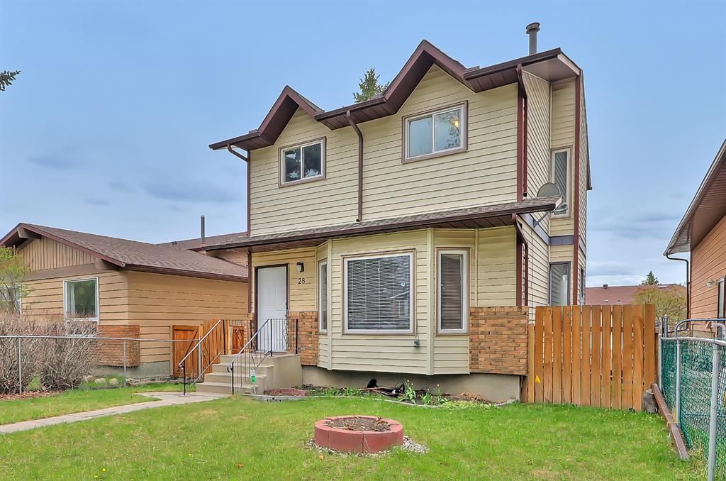 Main Photo: 28 Shawcliffe Bay SW in Calgary: Shawnessy Detached for sale : MLS®# A1220676