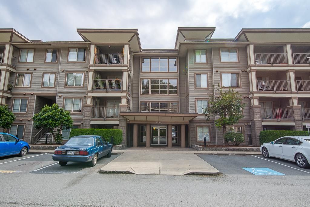 Main Photo: 403 45561 YALE Road in Chilliwack: Condo for sale in "The Vibe" : MLS®# R2701116