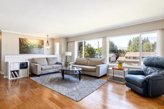 Photo 5: 832 RUNNYMEDE Avenue in Coquitlam: Coquitlam West House for sale : MLS®# R2881312