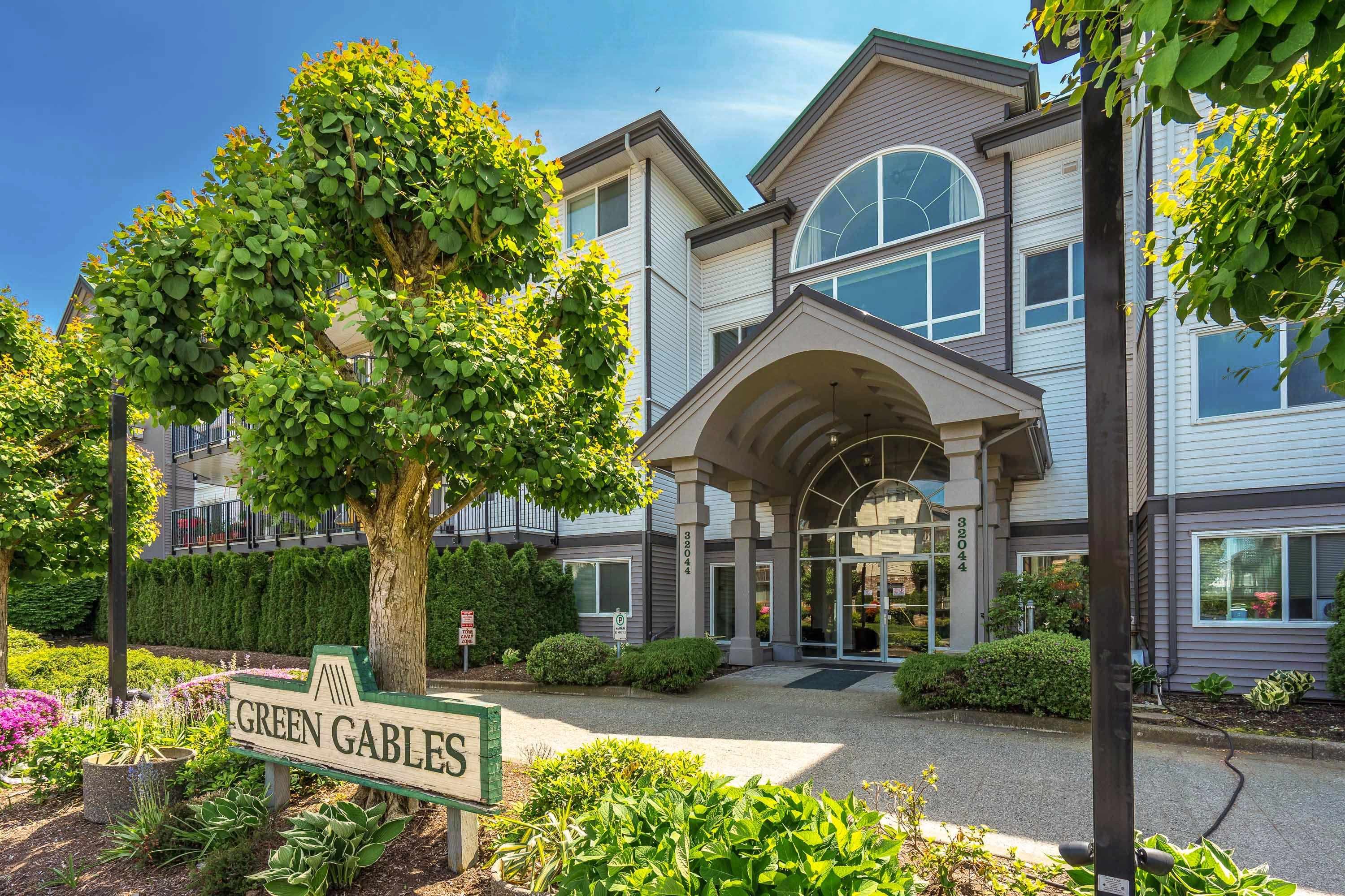 Main Photo: 204 32044 OLD YALE Road in Abbotsford: Abbotsford West Condo for sale in "GREEN GABLES" : MLS®# R2836480