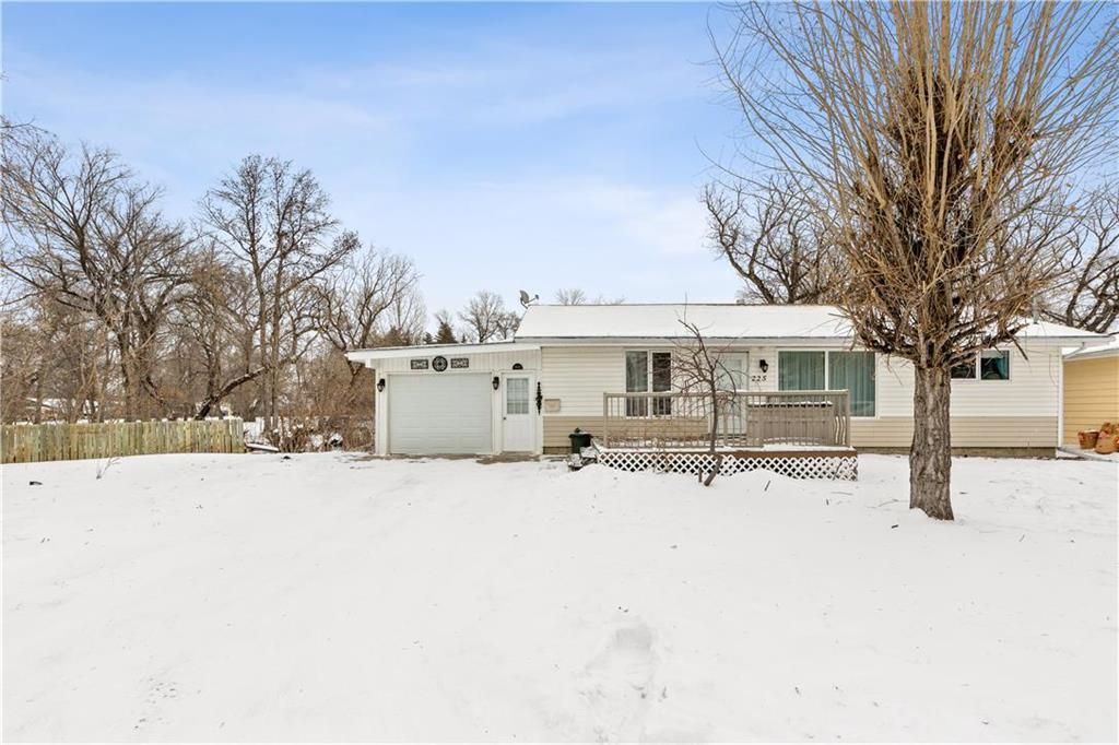 Main Photo: 225 14th Street in Morden: R35 Residential for sale (R35 - South Central Plains)  : MLS®# 202401262