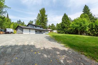 Photo 2: 32509 DEWDNEY TRUNK Road in Mission: Mission BC House for sale : MLS®# R2798495