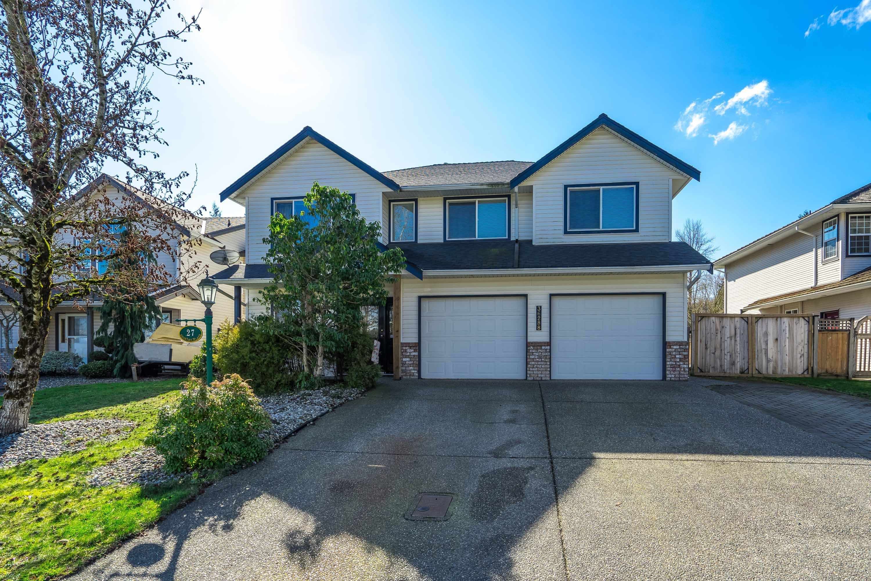 Main Photo: 36288 COUNTRY Place in Abbotsford: Abbotsford East House for sale in "Country Place" : MLS®# R2659528