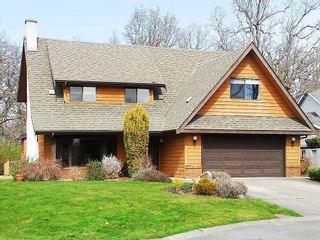 Photo 1: 4057 Tyne Crt in Victoria: Residential for sale : MLS®# 290944