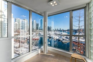 Photo 2: 322 1228 MARINASIDE Crescent in Vancouver: Yaletown Townhouse for sale in "Crestmark II" (Vancouver West)  : MLS®# R2752595
