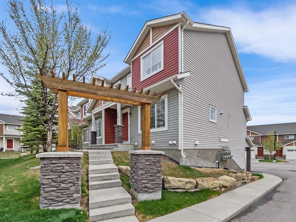 Main Photo: 19 Pantego Lane NW in Calgary: Panorama Hills Row/Townhouse for sale : MLS®# A2048617