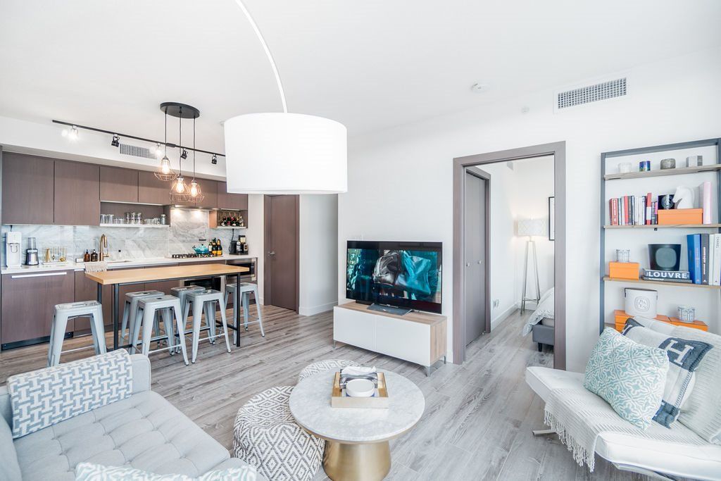 Main Photo: 1757 38 SMITHE Street in Vancouver: Downtown VW Condo for sale in "ONE PACIFIC" (Vancouver West)  : MLS®# R2388568