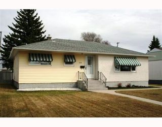 Photo 1:  in WINNIPEG: River Heights / Tuxedo / Linden Woods Residential for sale (South Winnipeg)  : MLS®# 2907347