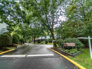 Photo 1: 210 JAMES Road in Port Moody: Port Moody Centre Townhouse for sale in "TALL TREE ESTATES" : MLS®# R2405921