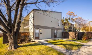 Photo 1: 3 526 Kenaston Boulevard in Winnipeg: River Heights Condominium for sale (1D)  : MLS®# 202226070