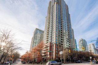 Photo 2: 2205 909 MAINLAND Street in Vancouver: Yaletown Condo for sale in "Yaletown Park 2" (Vancouver West)  : MLS®# R2746583