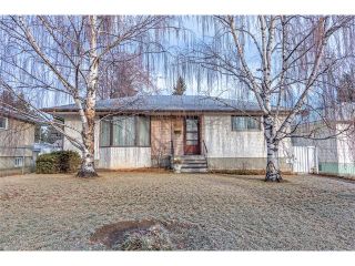 Photo 1: 2322 25 Avenue NW in Calgary: Banff Trail House for sale : MLS®# C4090538