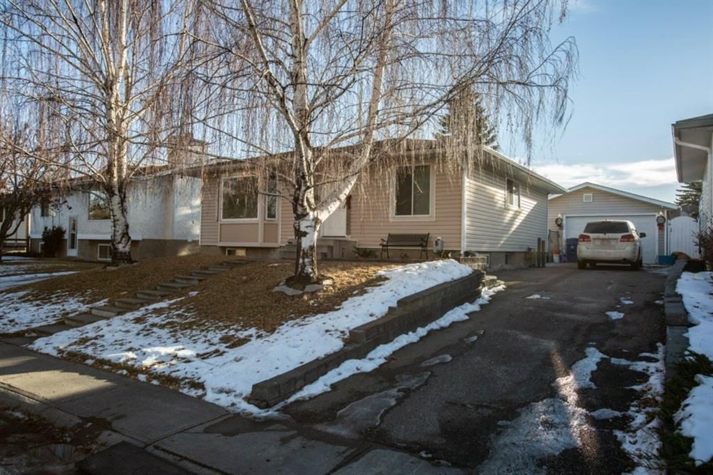 Main Photo: 423 Lysander Drive SE in Calgary: Ogden Detached for sale : MLS®# A1052411