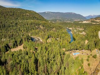 Photo 5: 2621 HIGHWAY 3A in Castlegar: House for sale : MLS®# 2475835
