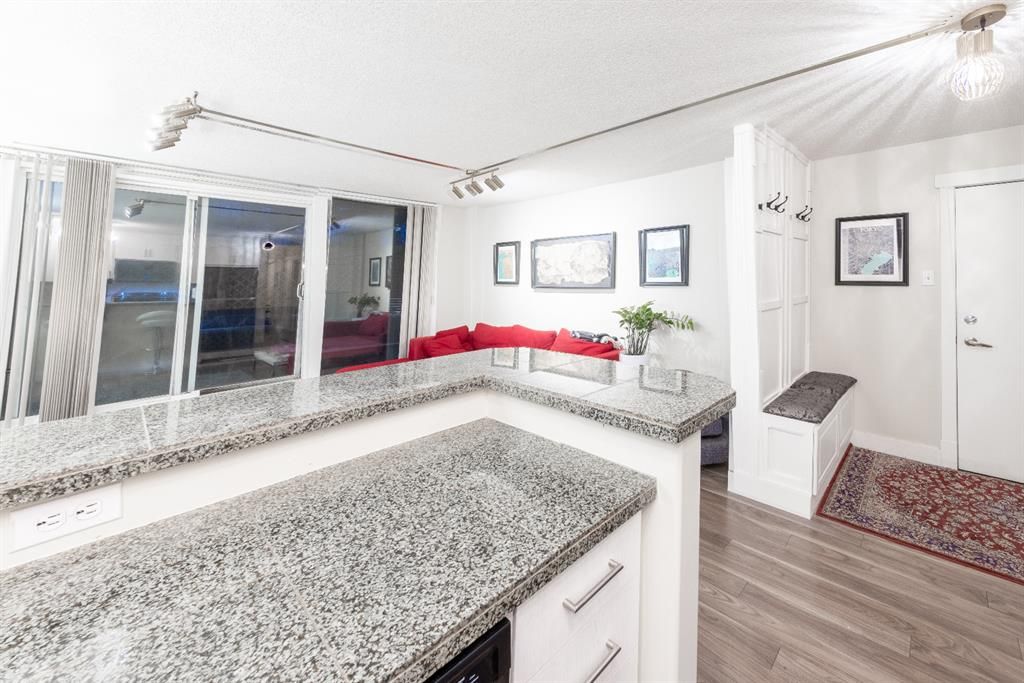 Photo 17: Photos: 103 1727 13 Street SW in Calgary: Lower Mount Royal Apartment for sale : MLS®# A1202865