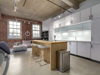 Photo 3: 304 546 BEATTY Street in Vancouver: Downtown VW Condo for sale in "CRANE LOFT" (Vancouver West)  : MLS®# R2121139