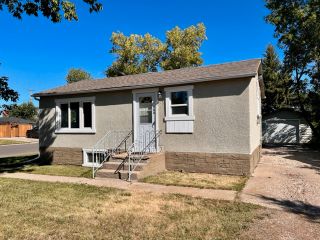Photo 1: 702 9th Avenue in Wainwright: House for sale : MLS®# A2000482