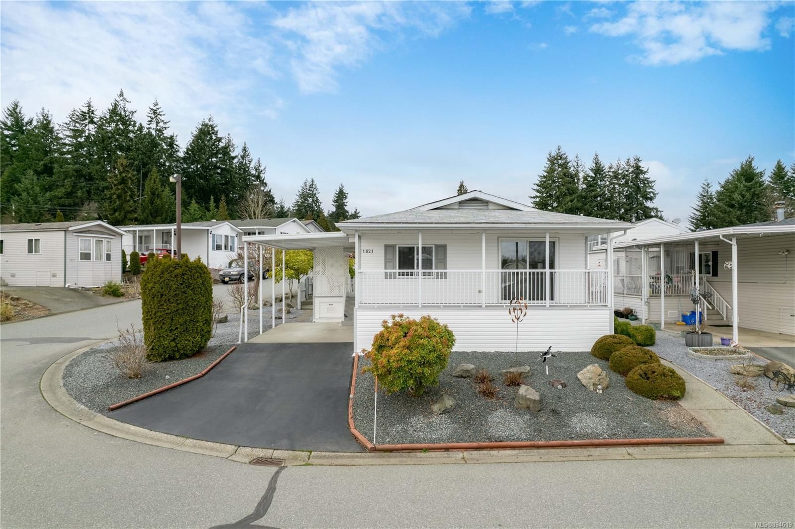 Main Photo: 1821 Noorzan St in Nanaimo: Na University District Manufactured Home for sale : MLS®# 894619