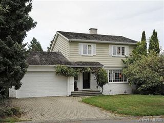 Photo 18: 2320 Hollyhill Pl in VICTORIA: SE Arbutus Half Duplex for sale (Saanich East)  : MLS®# 652006