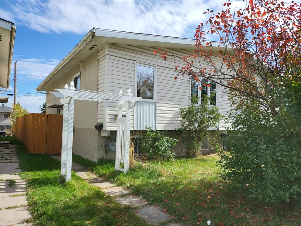 Main Photo: 7622 22A Street SE in Calgary: Ogden Semi Detached for sale : MLS®# A1151033
