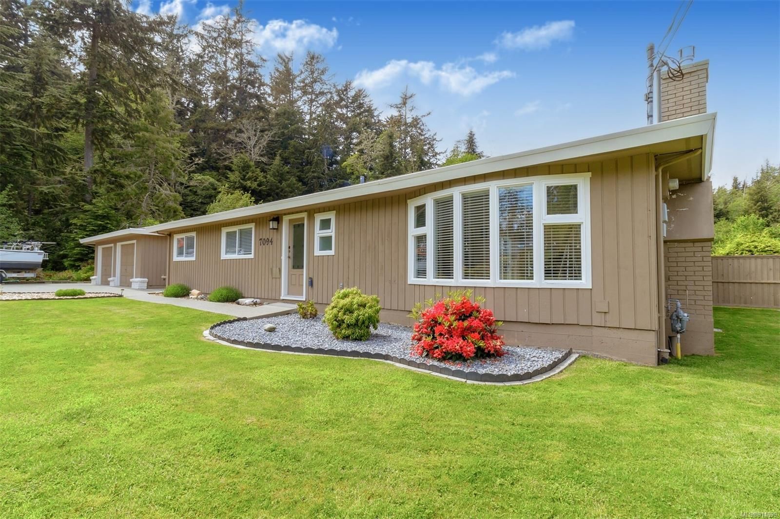 Main Photo: 7094 Briarwood Pl in Sooke: Sk Whiffin Spit House for sale : MLS®# 914899