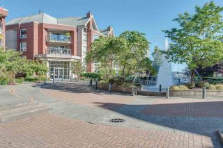 Photo 1: 402 1220 QUAYSIDE Drive in New Westminster: Quay Condo for sale in "Tiffany Shores" : MLS®# R2334252