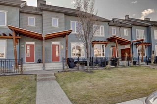 Photo 2: 25 CHAPALINA Square SE in Calgary: Chaparral Row/Townhouse for sale : MLS®# C4273593