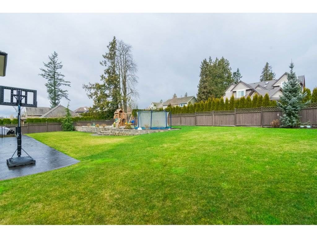 Photo 19: Photos: 18683 53A Avenue in Surrey: Cloverdale BC House for sale in "HUNTER park" (Cloverdale)  : MLS®# R2237493