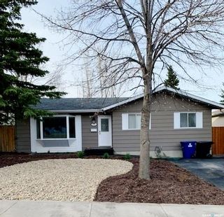 Photo 2: 526 WATHAMAN Crescent in Saskatoon: Lawson Heights Residential for sale : MLS®# SK922664
