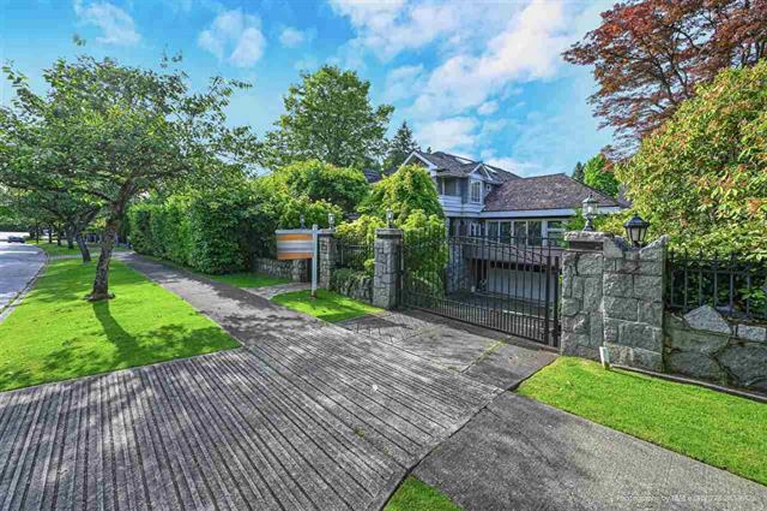 Main Photo: 1411 MINTO Crescent in Vancouver: Shaughnessy House for sale (Vancouver West)  : MLS®# R2637660