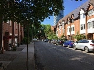 Photo 2: 13 Portneuf Court in Toronto: Waterfront Communities C8 House (3-Storey) for lease (Toronto C08)  : MLS®# C5457647