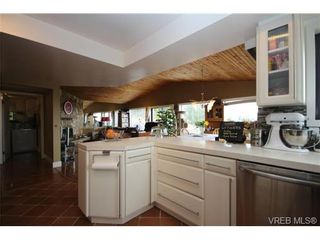 Photo 11: 3407 Karger Terr in VICTORIA: Co Triangle House for sale (Colwood)  : MLS®# 735110