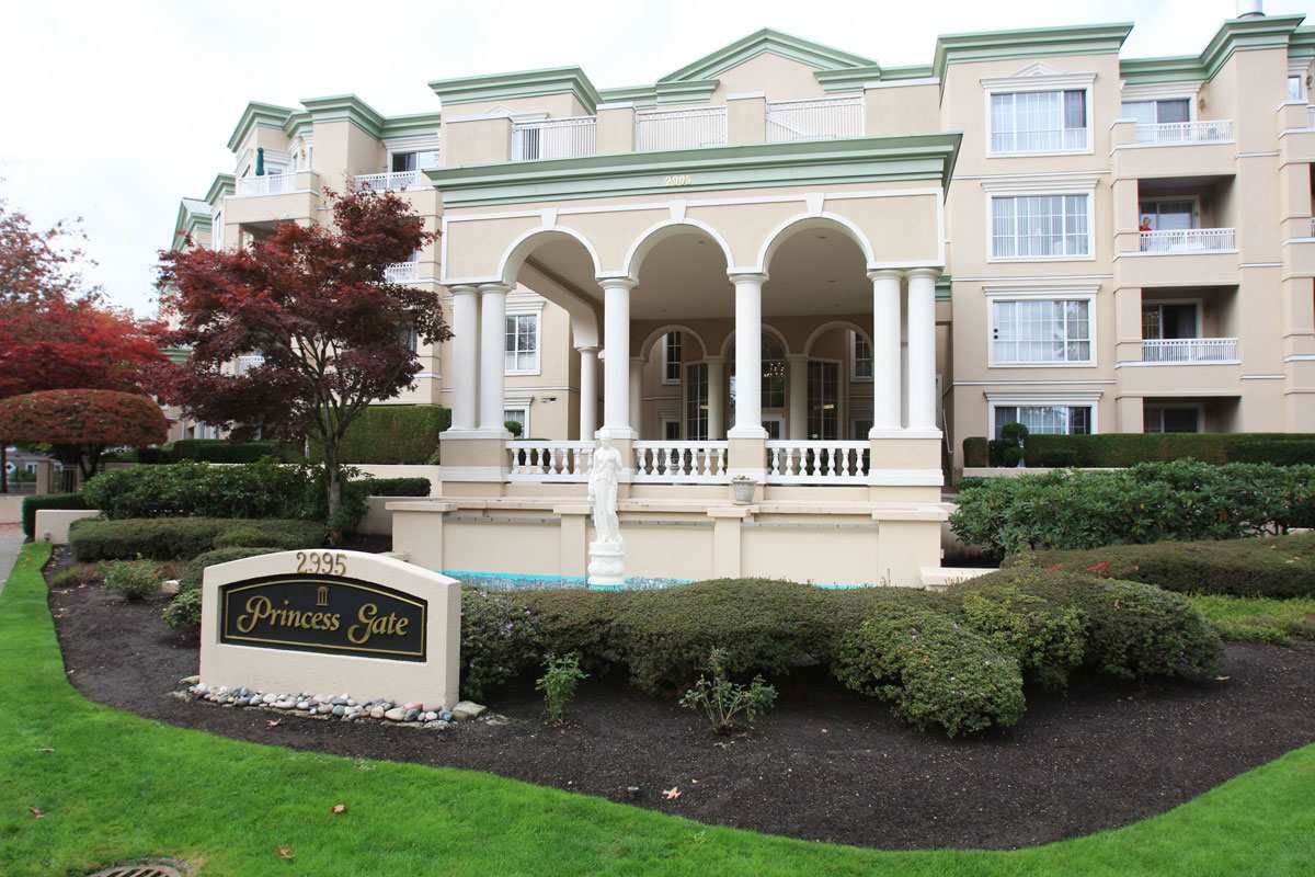 Main Photo: 326 2995 PRINCESS Crescent in Coquitlam: Canyon Springs Condo for sale in "PRINCESS GATE" : MLS®# R2010862