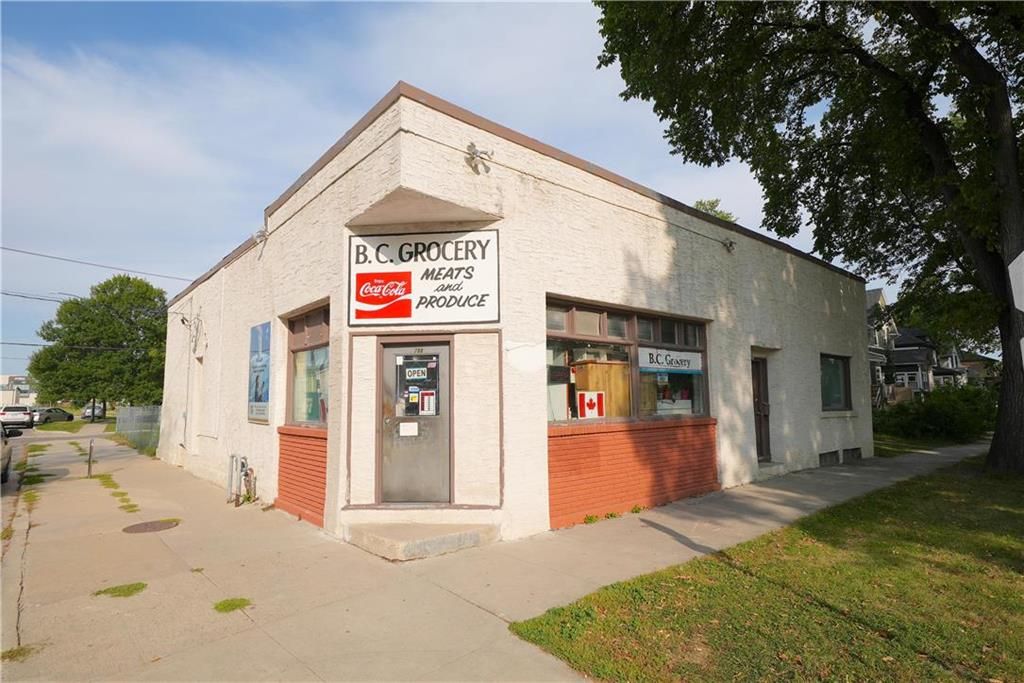 Main Photo: 798 Strathcona Street in Winnipeg: Industrial / Commercial / Investment for sale (5C)  : MLS®# 202222073