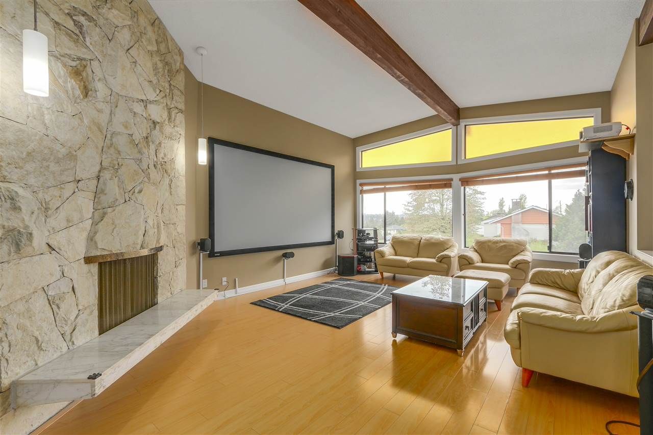 Photo 3: Photos: 6920 HYCREST Drive in Burnaby: Montecito House for sale (Burnaby North)  : MLS®# R2165155