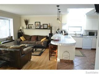 Photo 6: 2208 Clarence Avenue South in Saskatoon: Queen Elizabeth Single Family Dwelling for sale (Saskatoon Area 02)  : MLS®# 561108