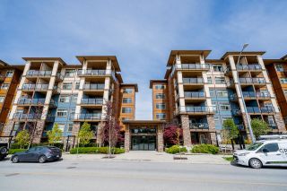 Photo 3: 403 20673 78 Avenue in Langley: Willoughby Heights Condo for sale in "Grayson" : MLS®# R2873118