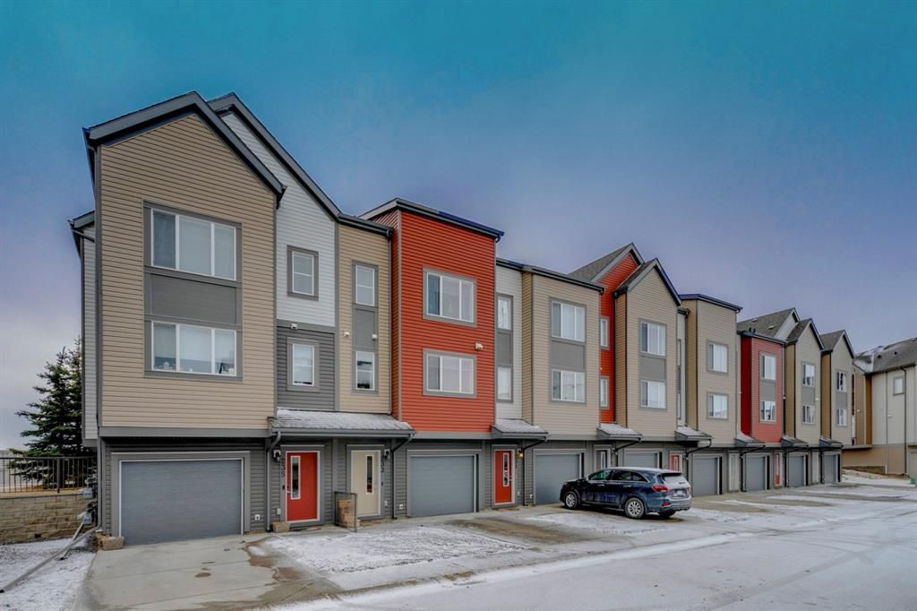 Main Photo: 233 Copperpond Row SE in Calgary: Copperfield Row/Townhouse for sale : MLS®# A1197531
