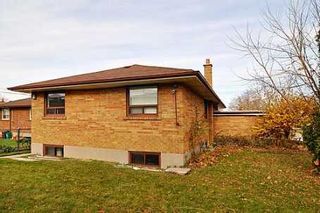 Photo 2:  in Toronto: House (Bungalow) for sale (E08: TORONTO)  : MLS®# E1738904