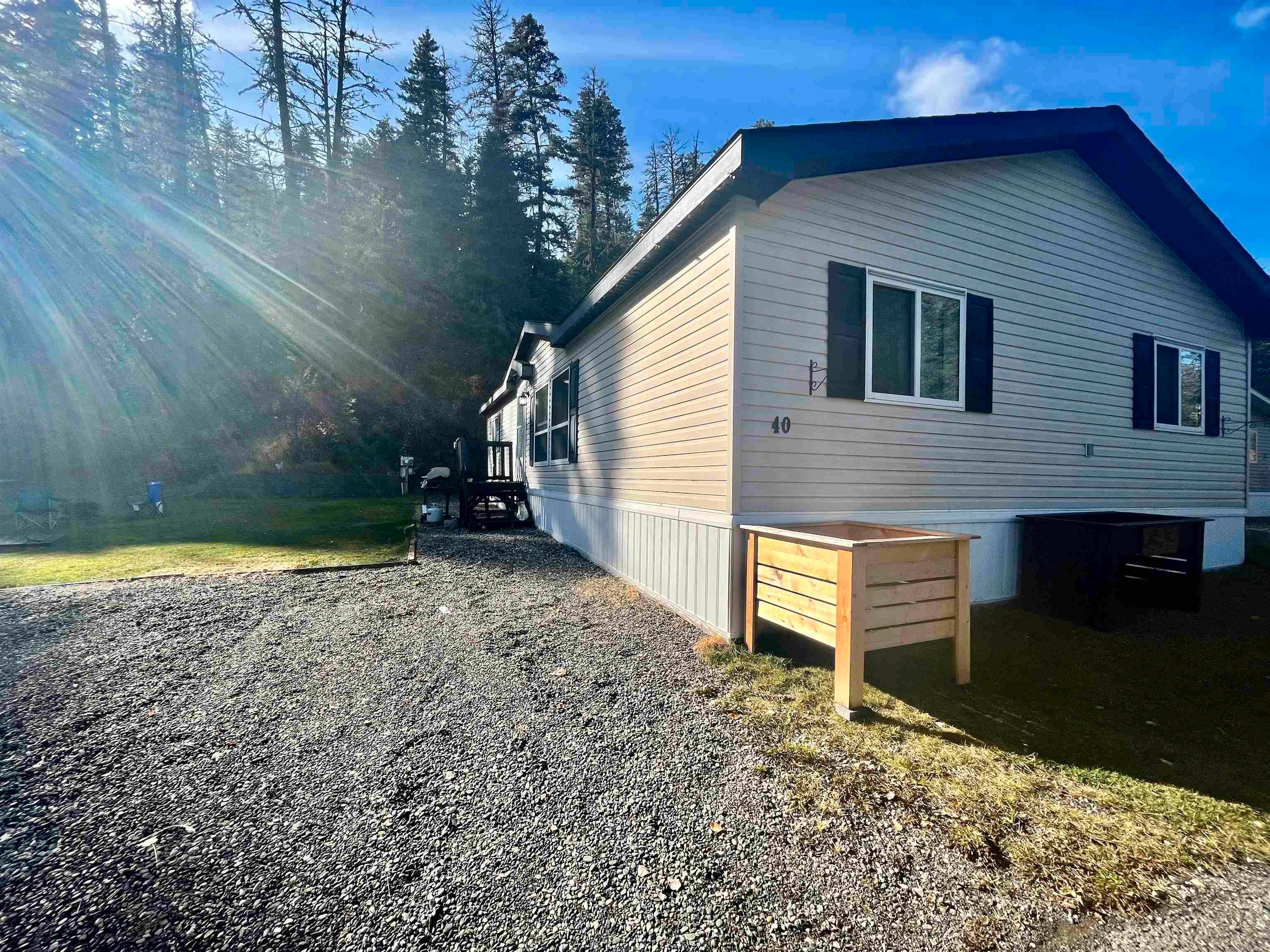 Main Photo: 40 803 HODGSON Road in Williams Lake: Chilcotin Manufactured Home for sale in "PANORAMA MOBILE HOME PARK" : MLS®# R2733277