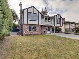 Photo 3: 1210 SPRICE Avenue in Coquitlam: Central Coquitlam House for sale : MLS®# R2733474