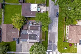 Photo 3: 42 Glen Long Avenue in Toronto: Yorkdale-Glen Park House (Sidesplit 5) for sale (Toronto W04)  : MLS®# W8365958