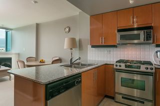 Photo 2: 1606 138 E ESPLANADE Street in North Vancouver: Lower Lonsdale Condo for sale in "Premier at the Pier" : MLS®# R2369198